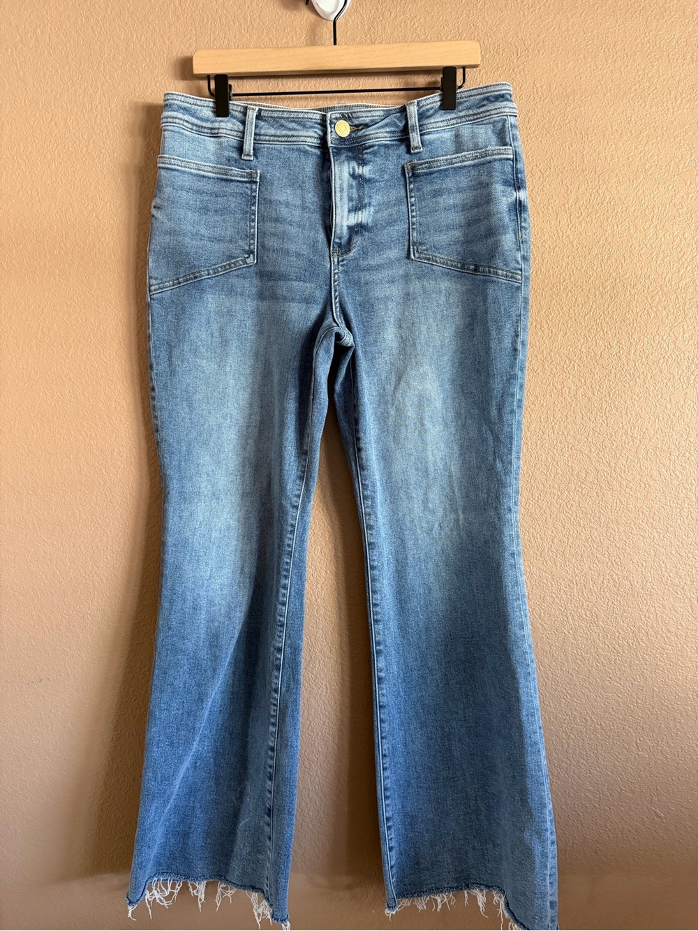 Kut from the Kloth Stella Flare Leg Mid Rise Jeans Size 14